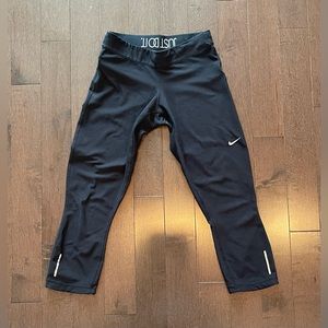 Nike / Cropped Dri-Fit Leggings